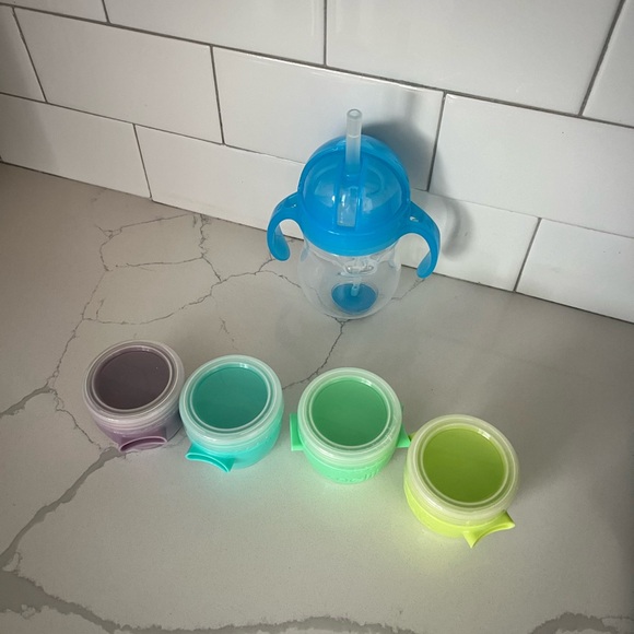 Baby porridge storage boxes and a drinking bottle. - Picture 2 of 2